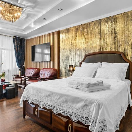 Luxurious Villa With Lush Garden And Huge Terrace Near Herastrau Park Bukarest Eksteriør billede
