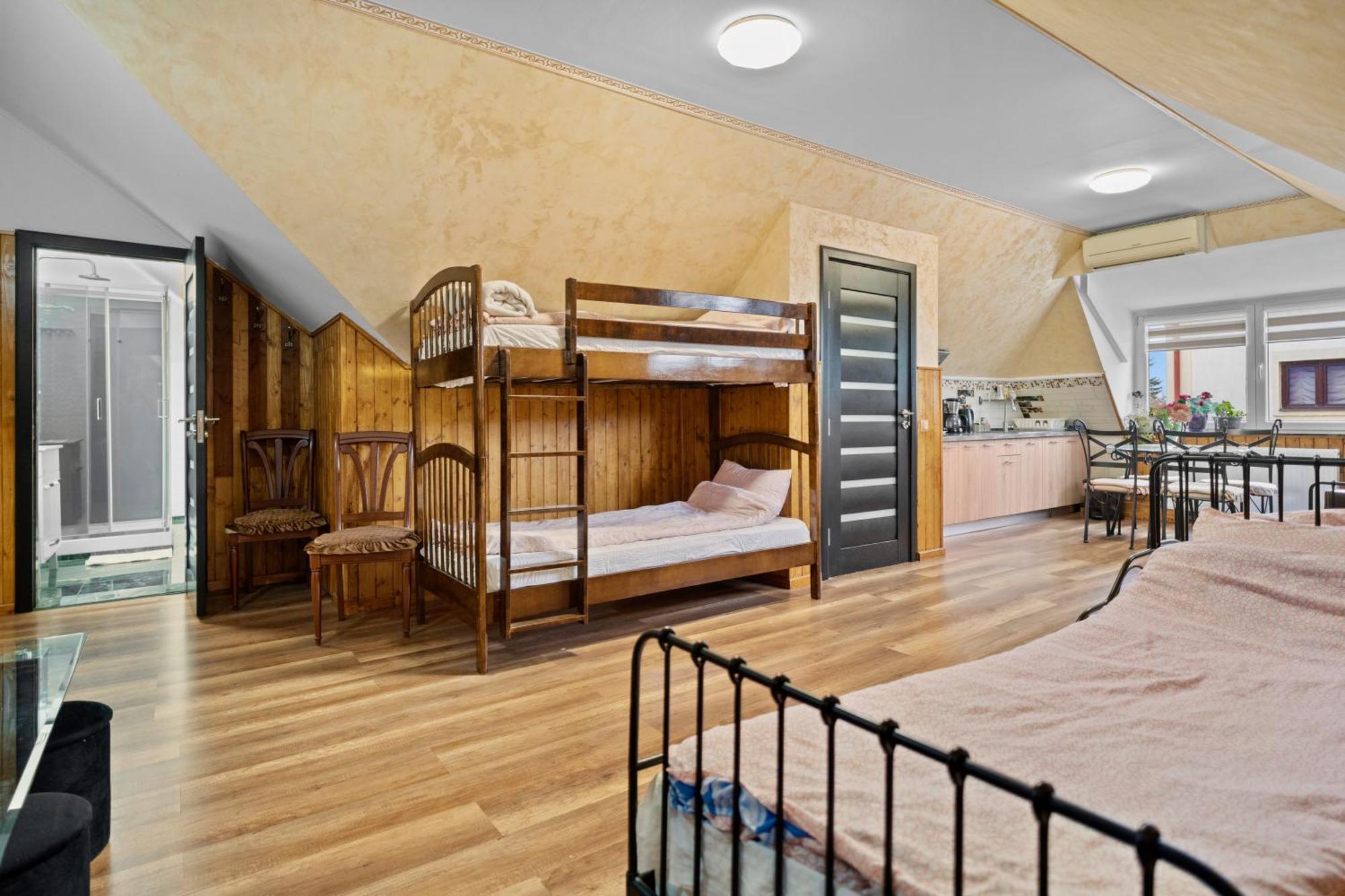 Luxurious Villa With Lush Garden And Huge Terrace Near Herastrau Park Bukarest Eksteriør billede