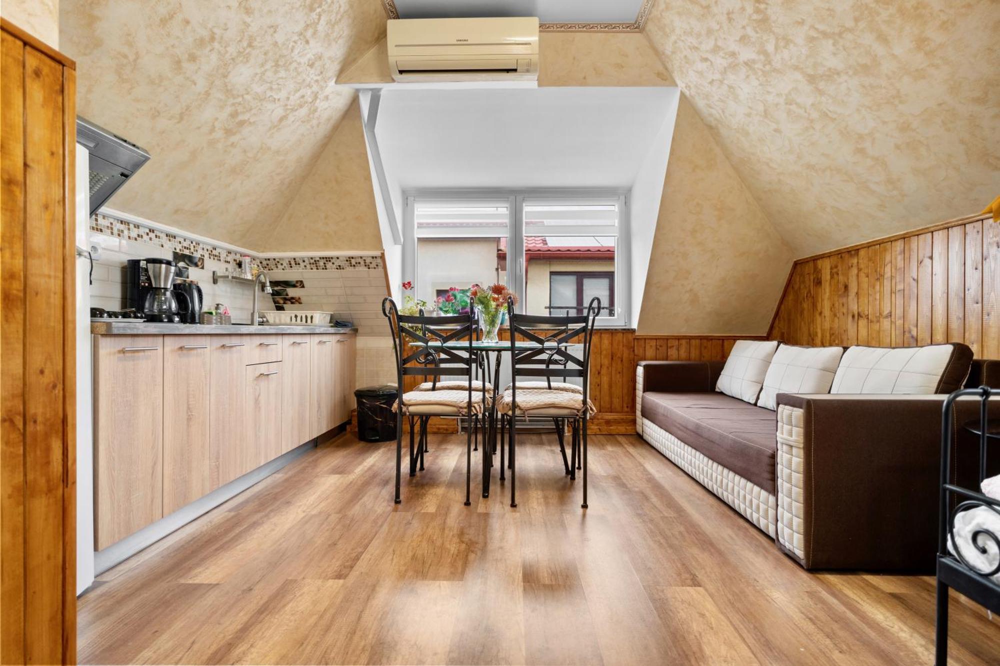 Luxurious Villa With Lush Garden And Huge Terrace Near Herastrau Park Bukarest Eksteriør billede