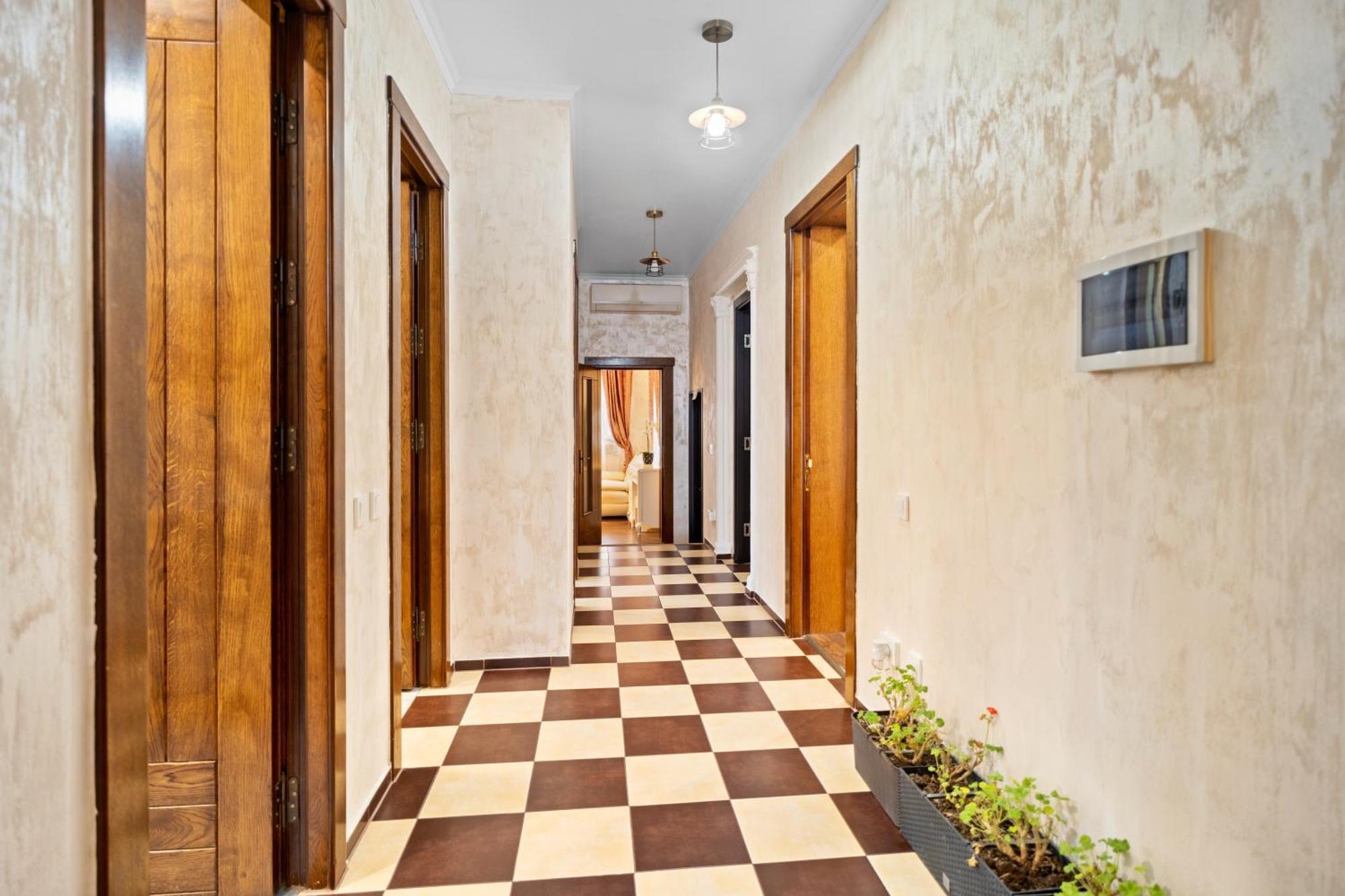 Luxurious Villa With Lush Garden And Huge Terrace Near Herastrau Park Bukarest Eksteriør billede
