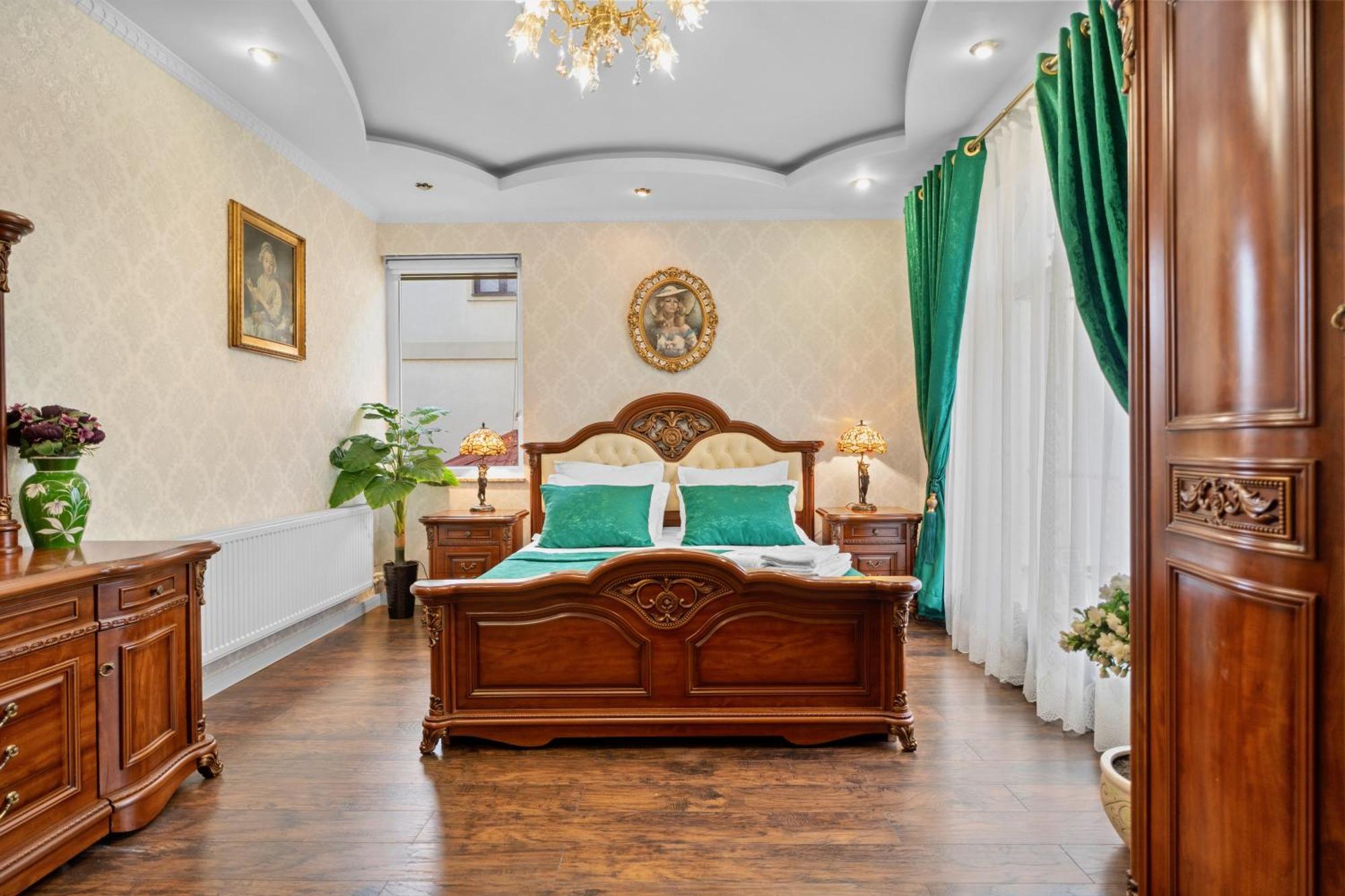 Luxurious Villa With Lush Garden And Huge Terrace Near Herastrau Park Bukarest Eksteriør billede