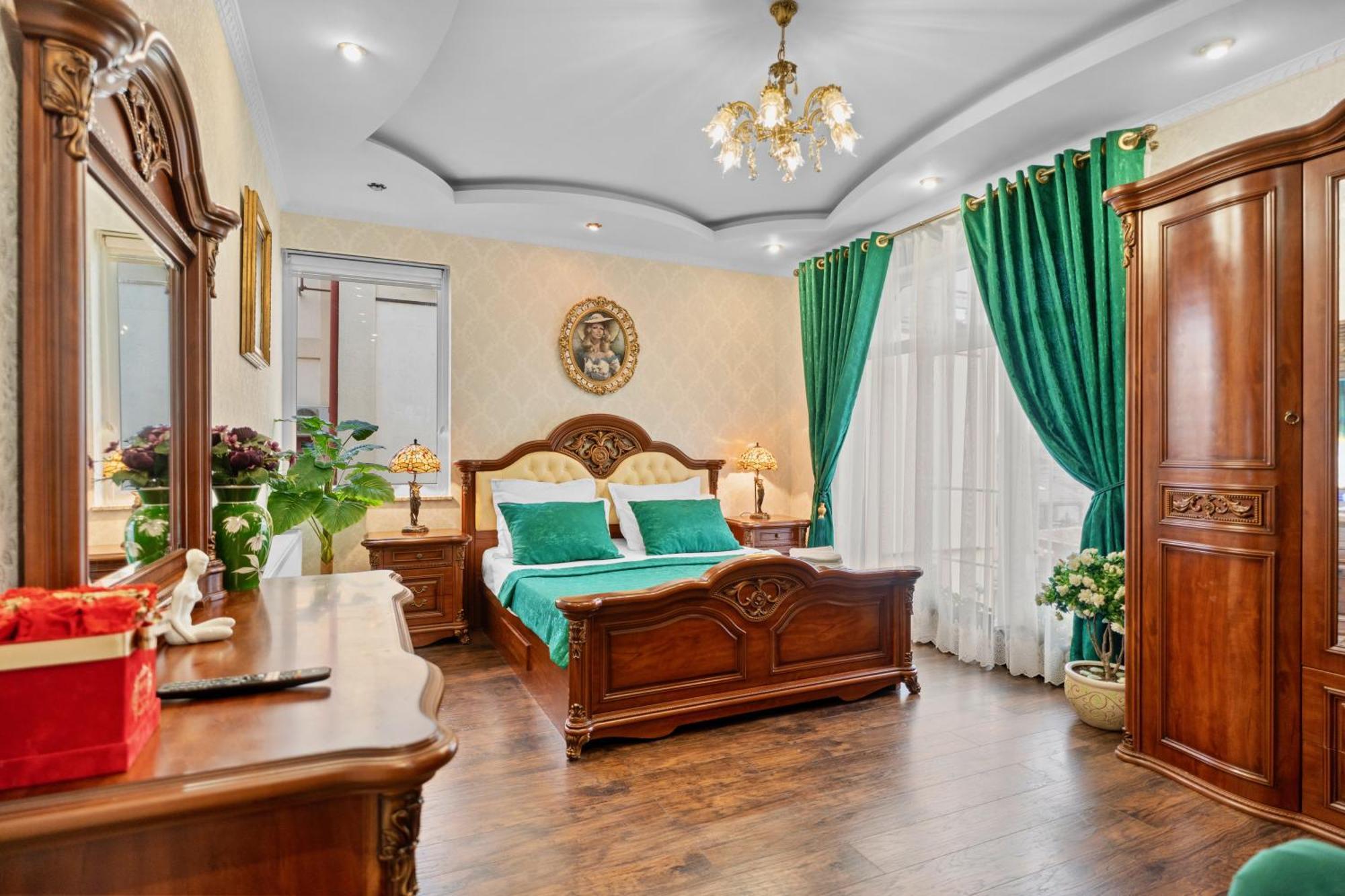 Luxurious Villa With Lush Garden And Huge Terrace Near Herastrau Park Bukarest Eksteriør billede