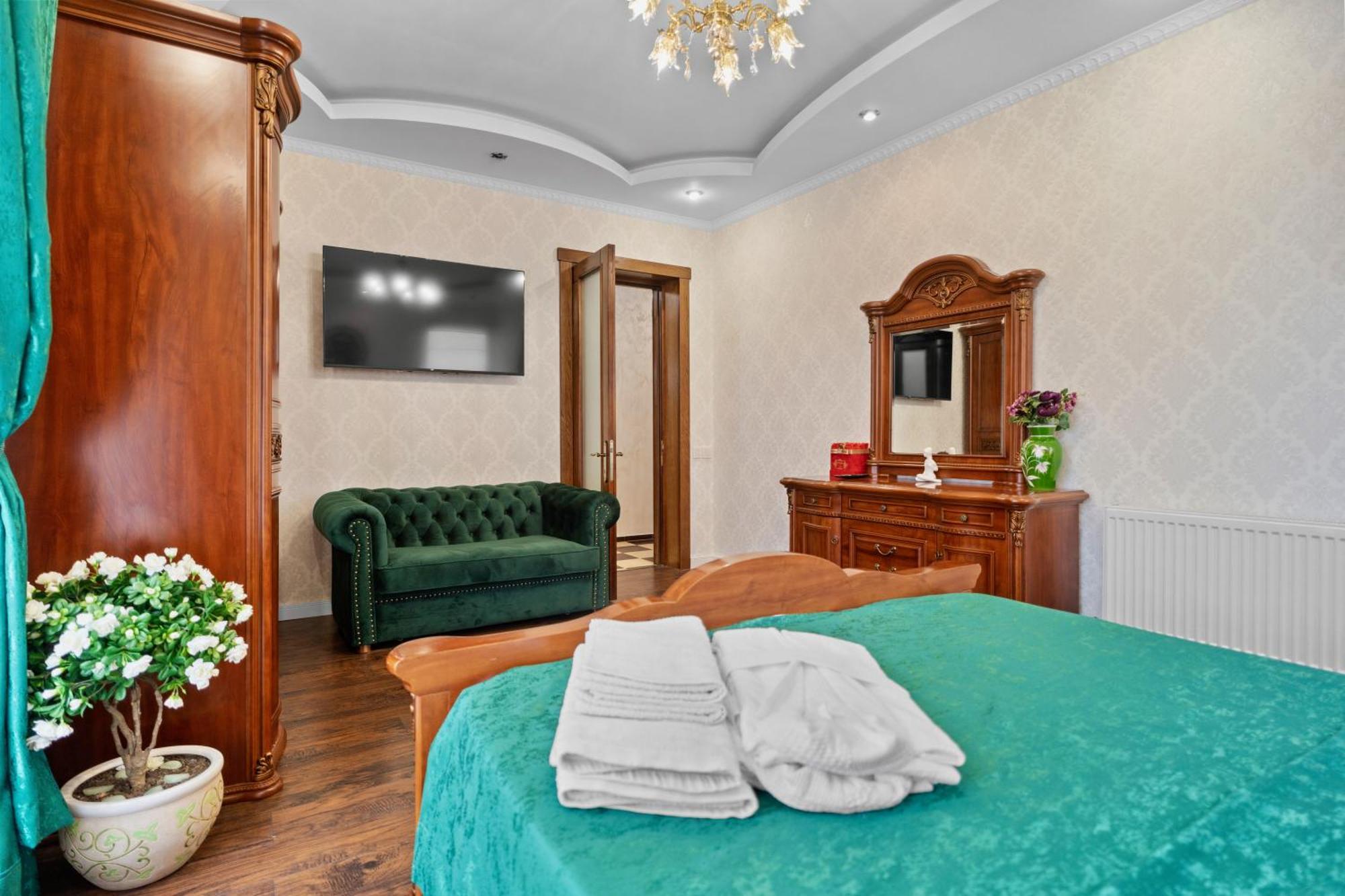 Luxurious Villa With Lush Garden And Huge Terrace Near Herastrau Park Bukarest Eksteriør billede