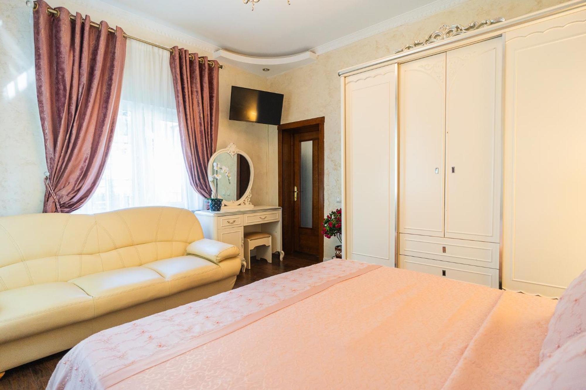 Luxurious Villa With Lush Garden And Huge Terrace Near Herastrau Park Bukarest Eksteriør billede
