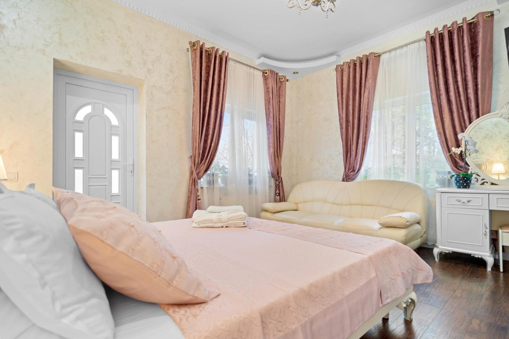Luxurious Villa With Lush Garden And Huge Terrace Near Herastrau Park Bukarest Eksteriør billede
