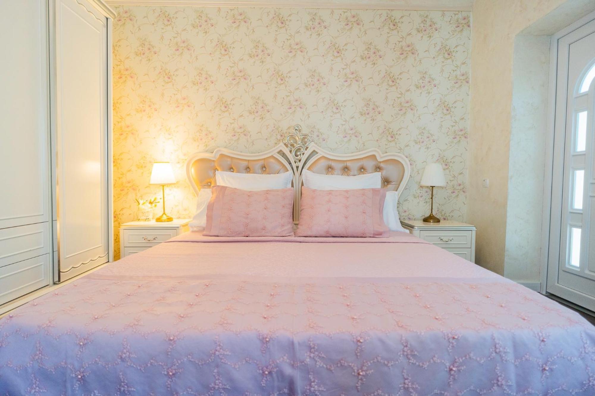 Luxurious Villa With Lush Garden And Huge Terrace Near Herastrau Park Bukarest Eksteriør billede