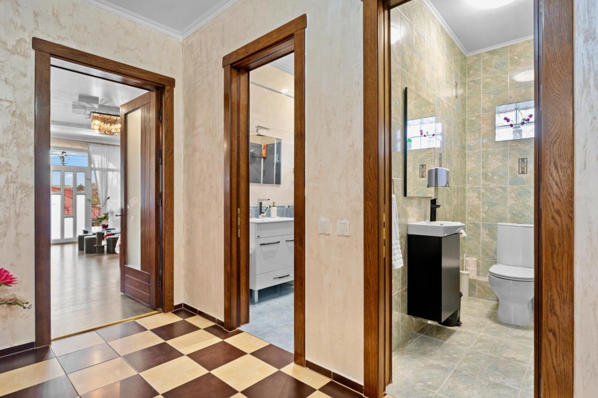 Luxurious Villa With Lush Garden And Huge Terrace Near Herastrau Park Bukarest Eksteriør billede