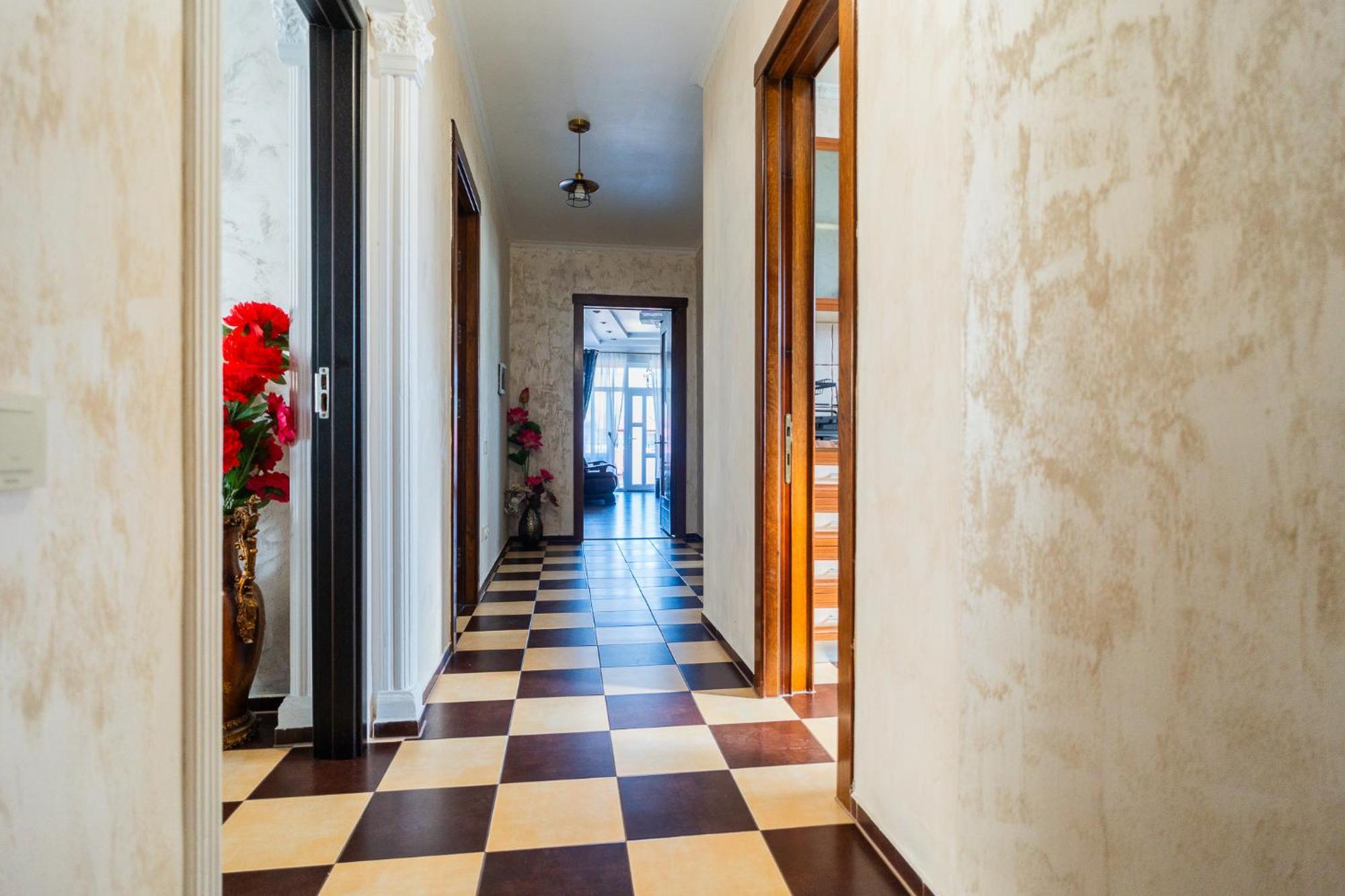 Luxurious Villa With Lush Garden And Huge Terrace Near Herastrau Park Bukarest Eksteriør billede
