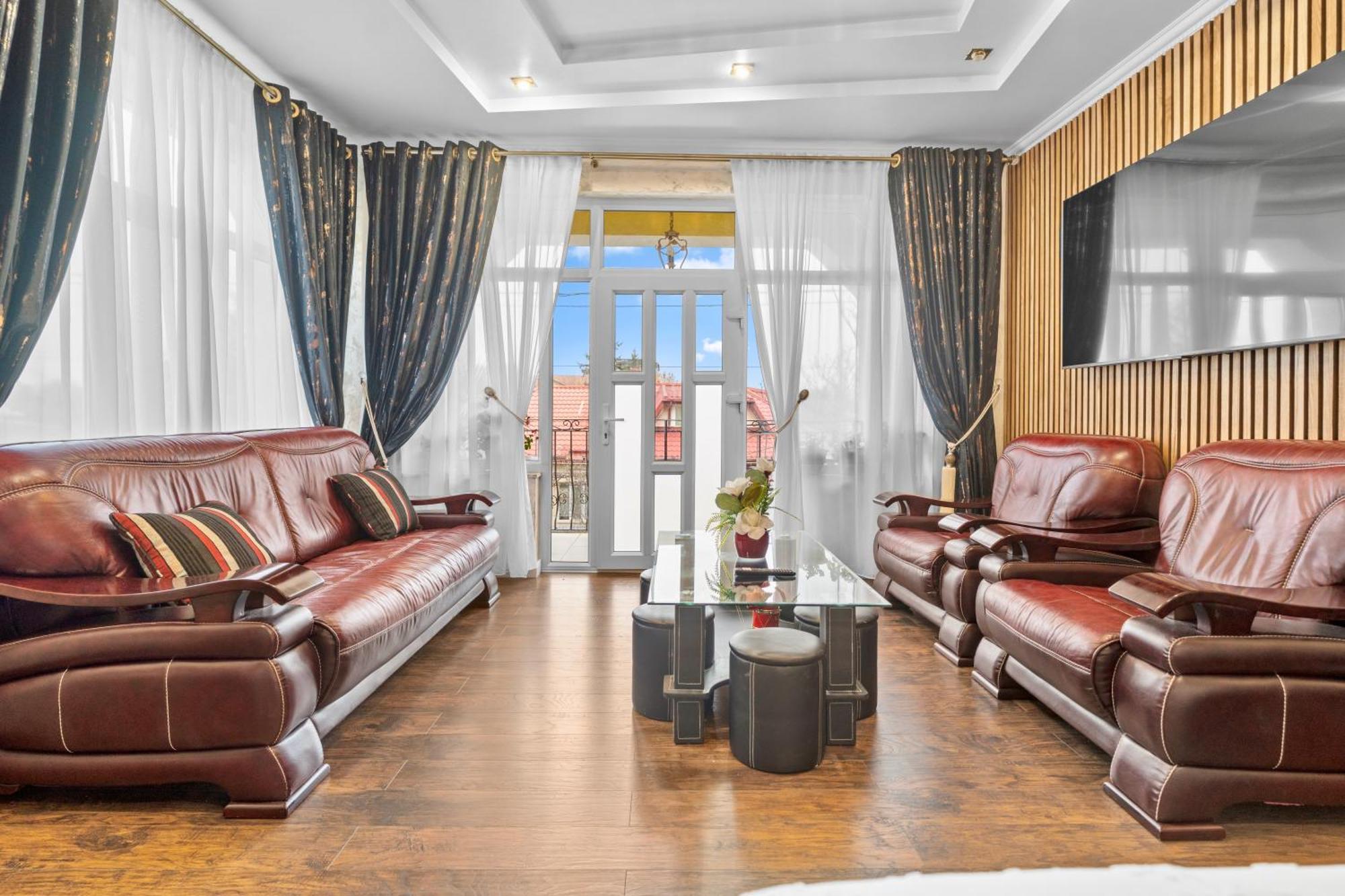 Luxurious Villa With Lush Garden And Huge Terrace Near Herastrau Park Bukarest Eksteriør billede