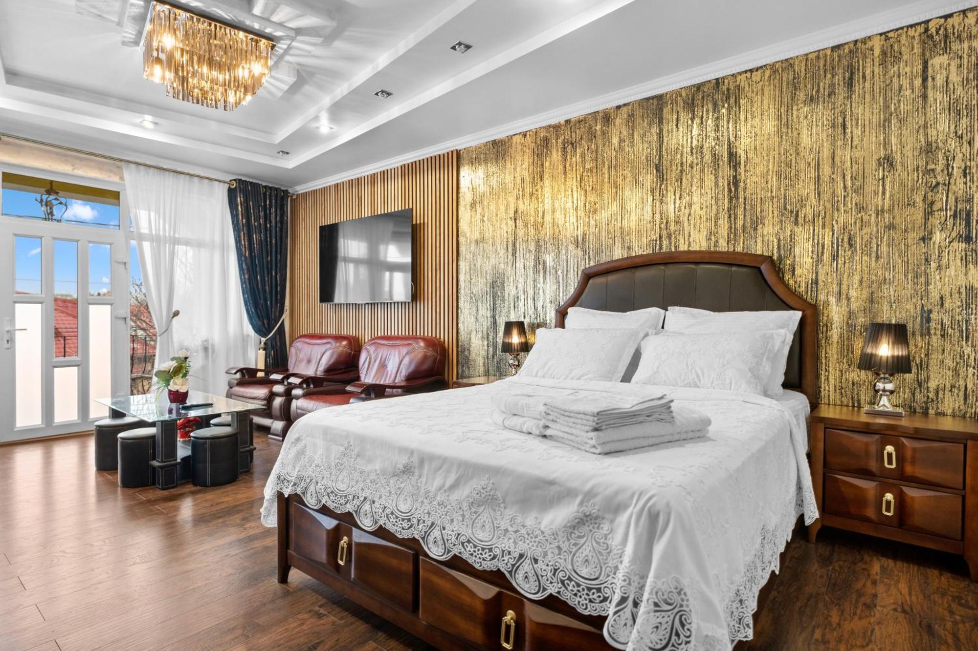 Luxurious Villa With Lush Garden And Huge Terrace Near Herastrau Park Bukarest Eksteriør billede