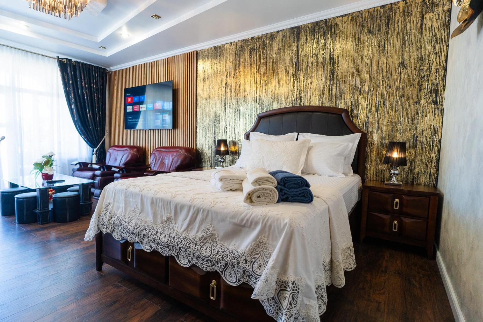 Luxurious Villa With Lush Garden And Huge Terrace Near Herastrau Park Bukarest Eksteriør billede