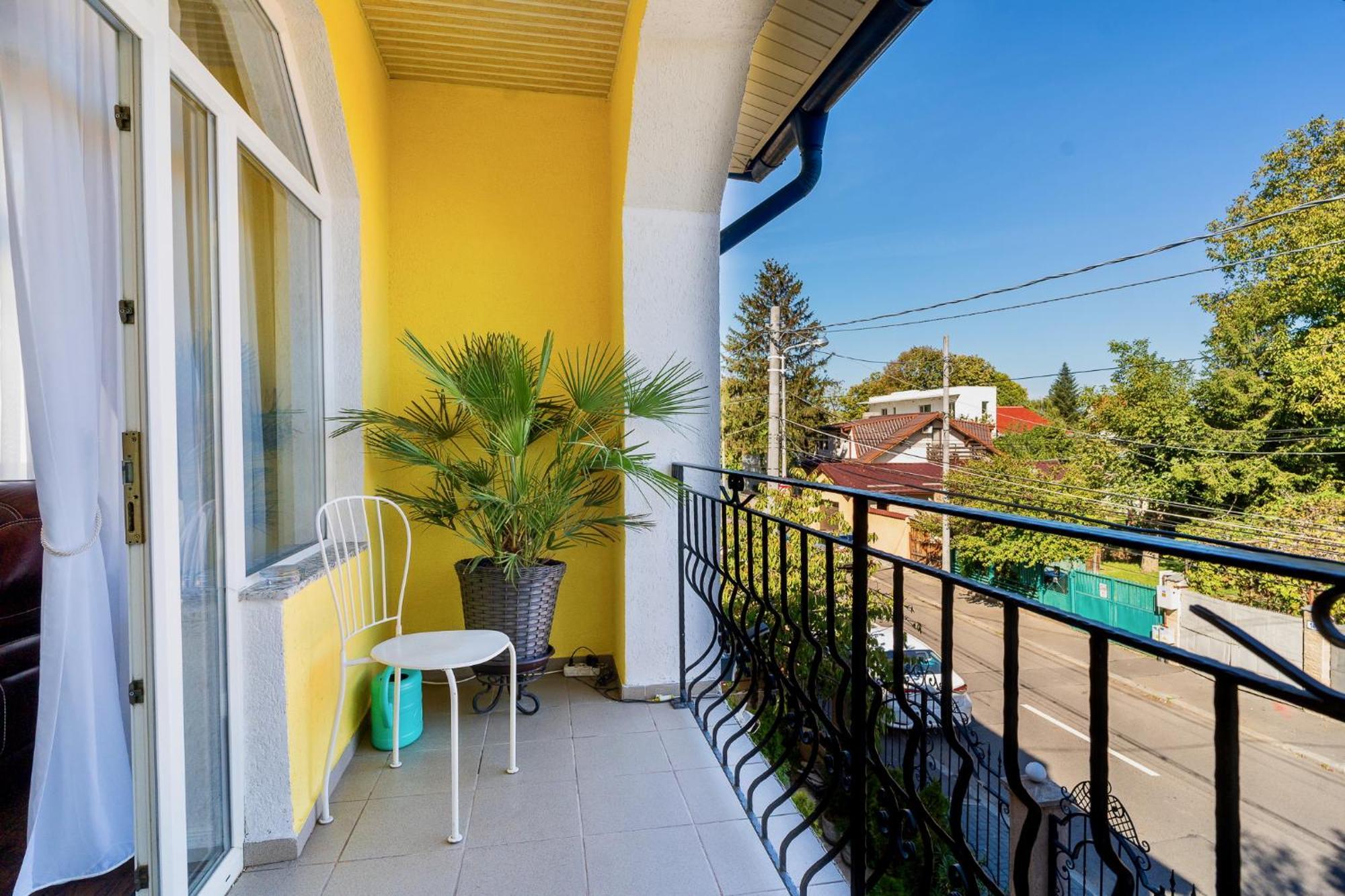 Luxurious Villa With Lush Garden And Huge Terrace Near Herastrau Park Bukarest Eksteriør billede