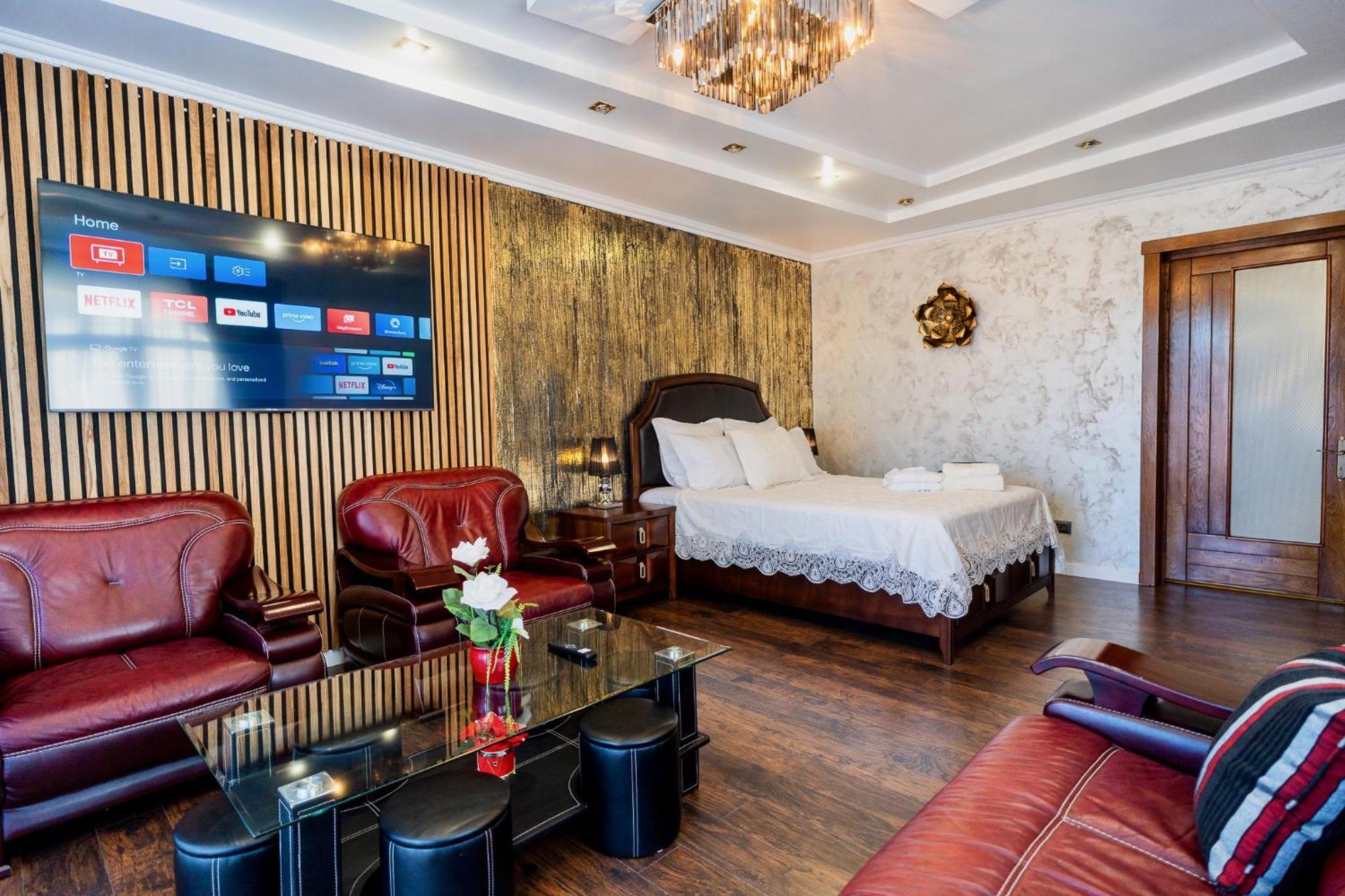 Luxurious Villa With Lush Garden And Huge Terrace Near Herastrau Park Bukarest Eksteriør billede