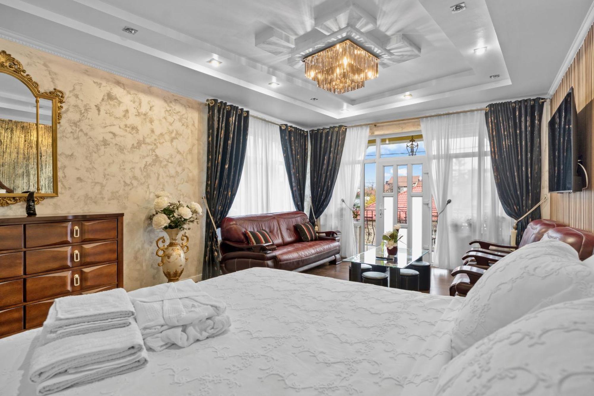 Luxurious Villa With Lush Garden And Huge Terrace Near Herastrau Park Bukarest Eksteriør billede